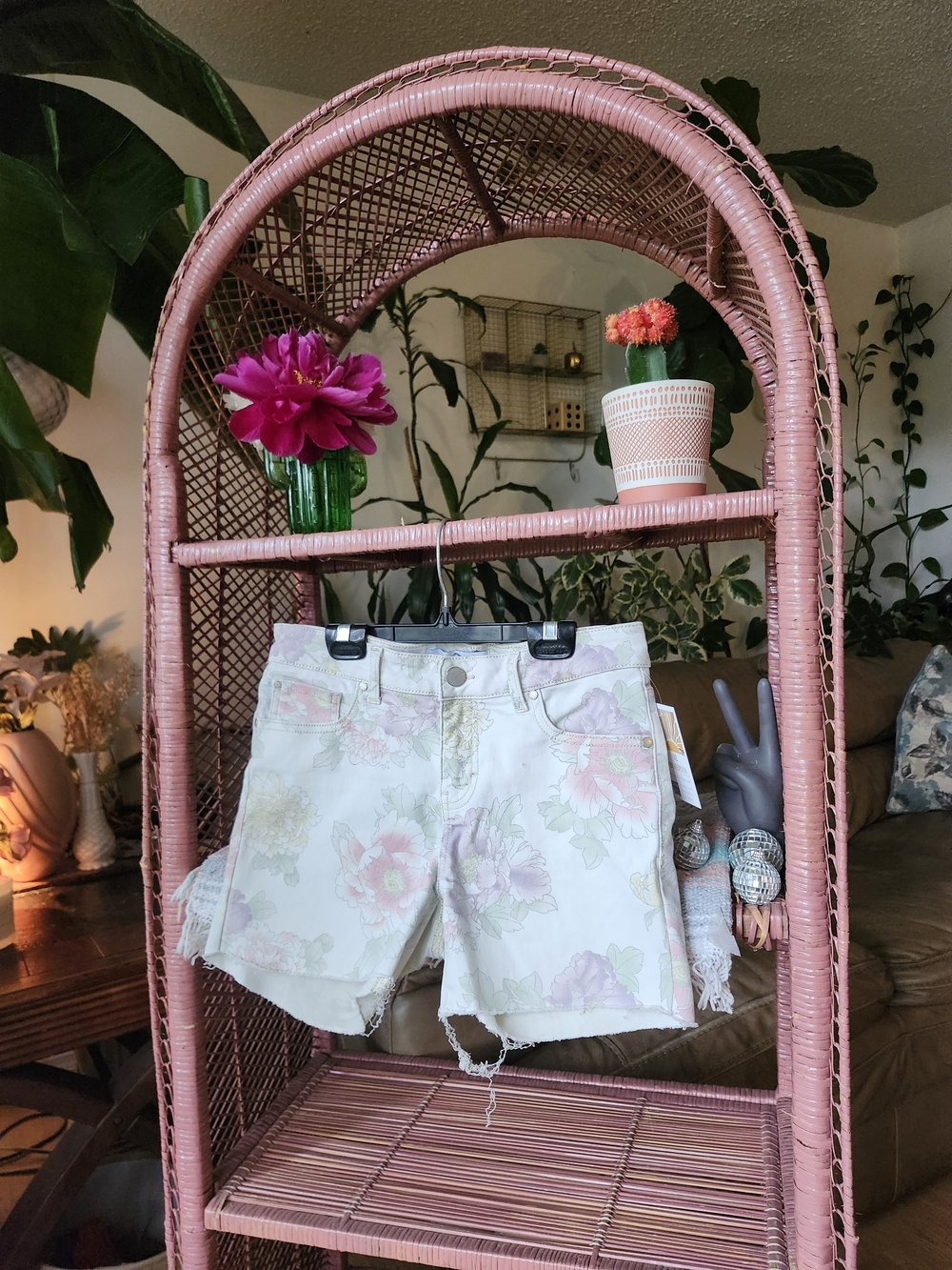 Jordashe Floral Print Women's Denim Shorts - Light Pastel Pink
